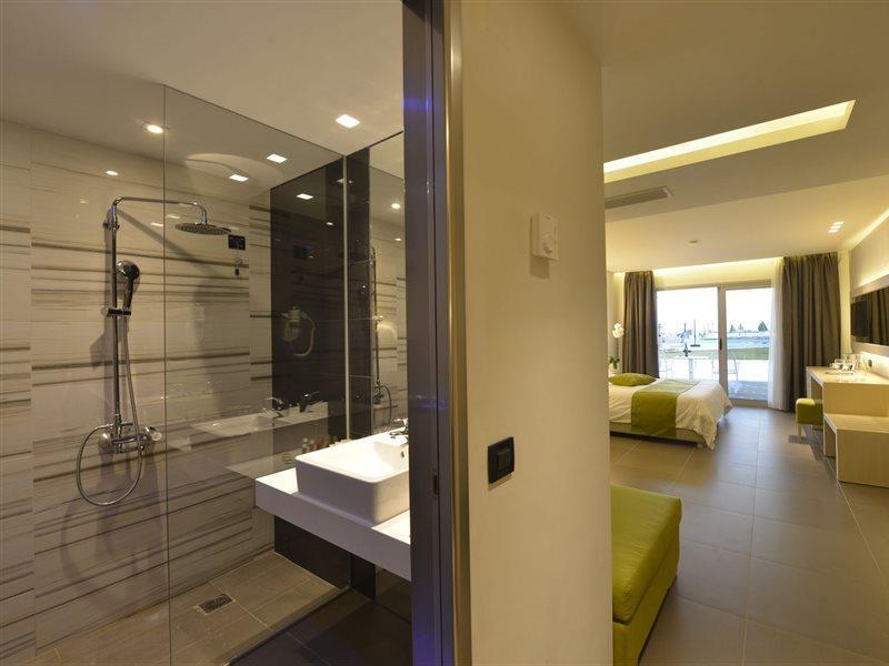 Hotel Carolina Mare Malia Esterno foto